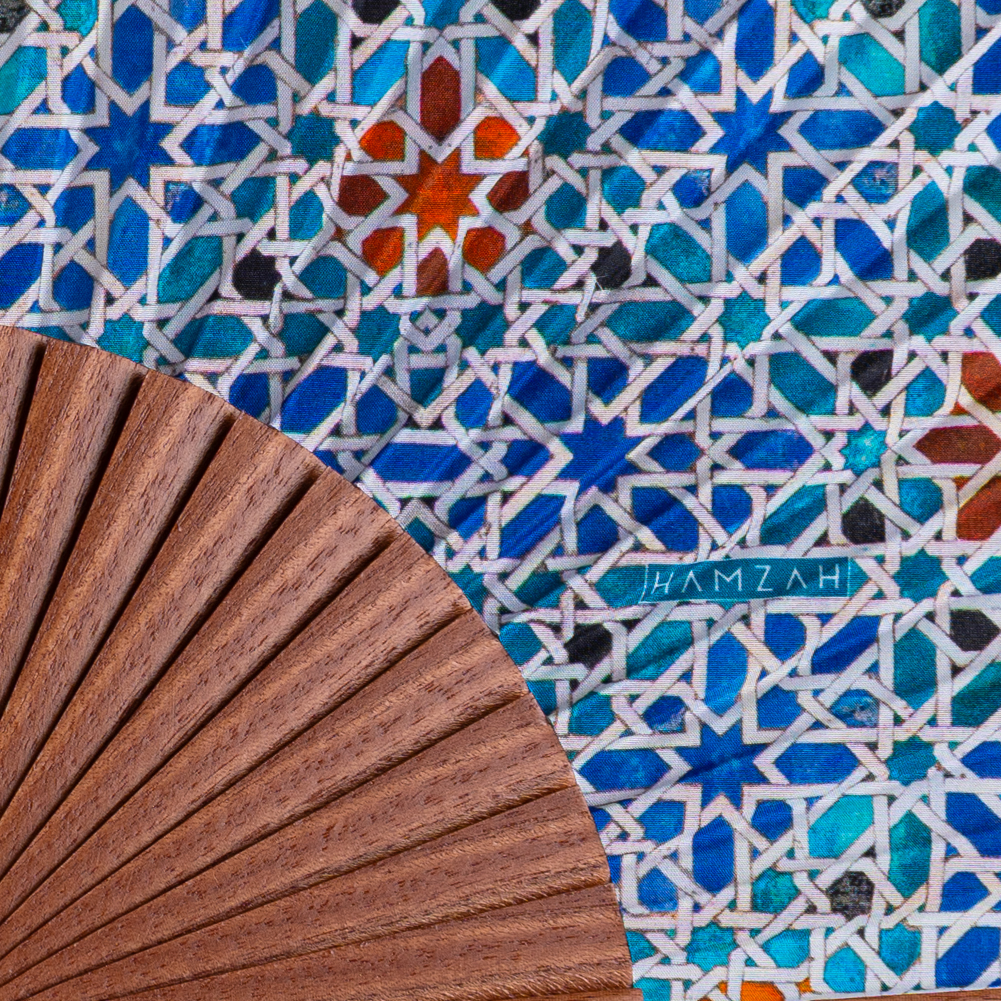 Abanico de Seda Madiya