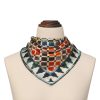 Pañuelo Seda Cuadrado Comares anudado al cuello sobre maniquí beige, damero pictórico en tonos naranja, verde y azul