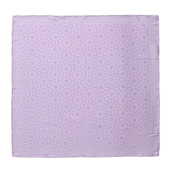 Pañuelo Seda Cuadrado Dalila Morado extendido en vista completa, estrellas de ocho puntas tono sobre tono en violeta lavanda