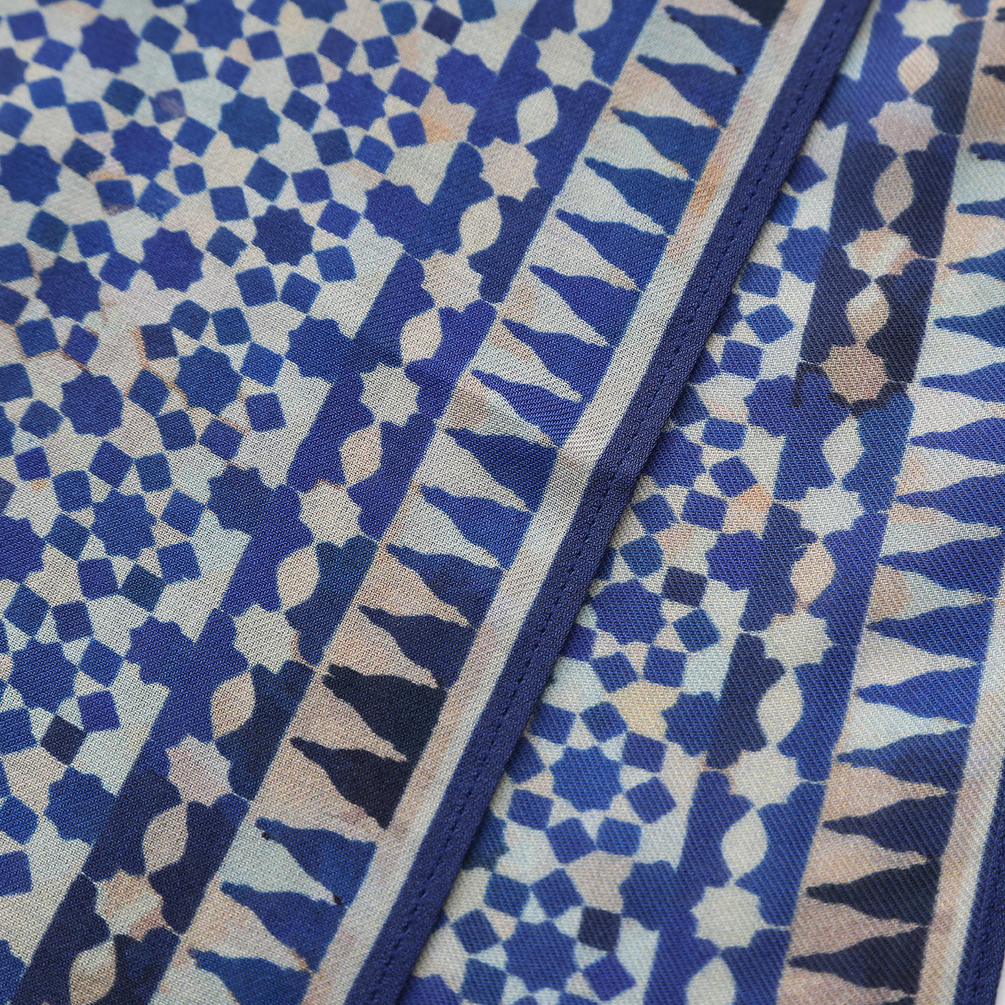 Pañuelo Modal Almunia — detalle del tejido 4
