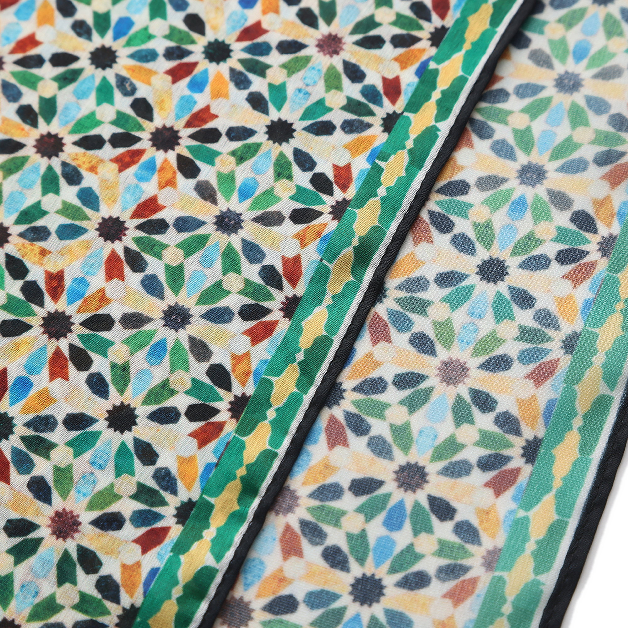 Pañuelo Naima, Poly Satin, 180 x 65 cm — detalle del tejido 3