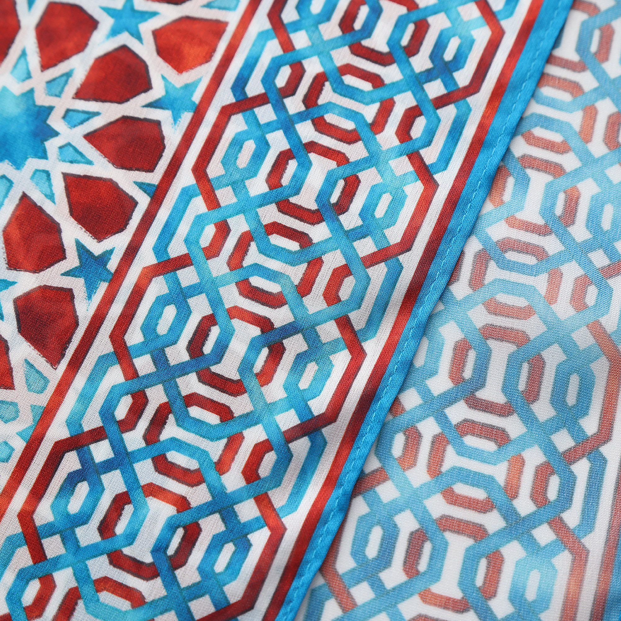 Pañuelo Fátima Marrón, Poly Satin, 180 x 65 cm — detalle del tejido 3
