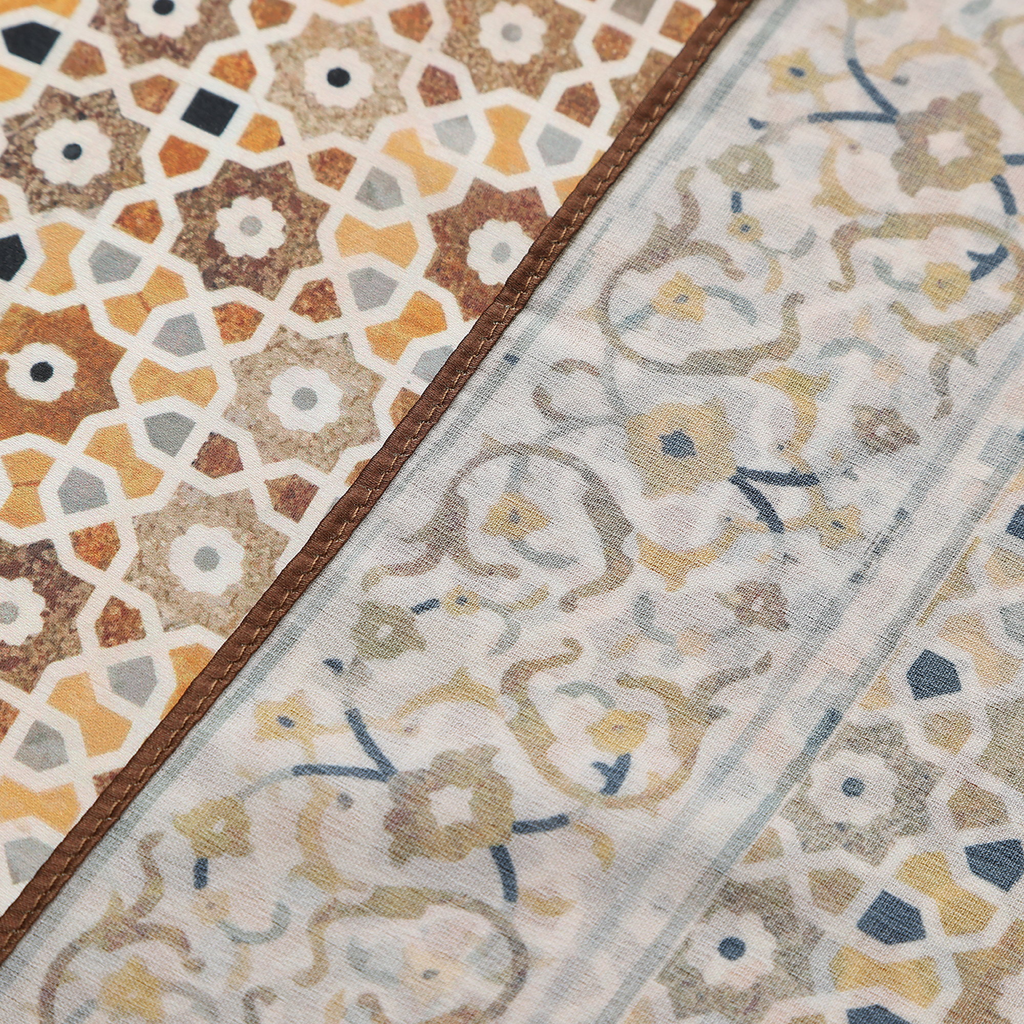 Pañuelo Yasmina, Poly Satin, 70 x 70 cm — detalle del tejido 3