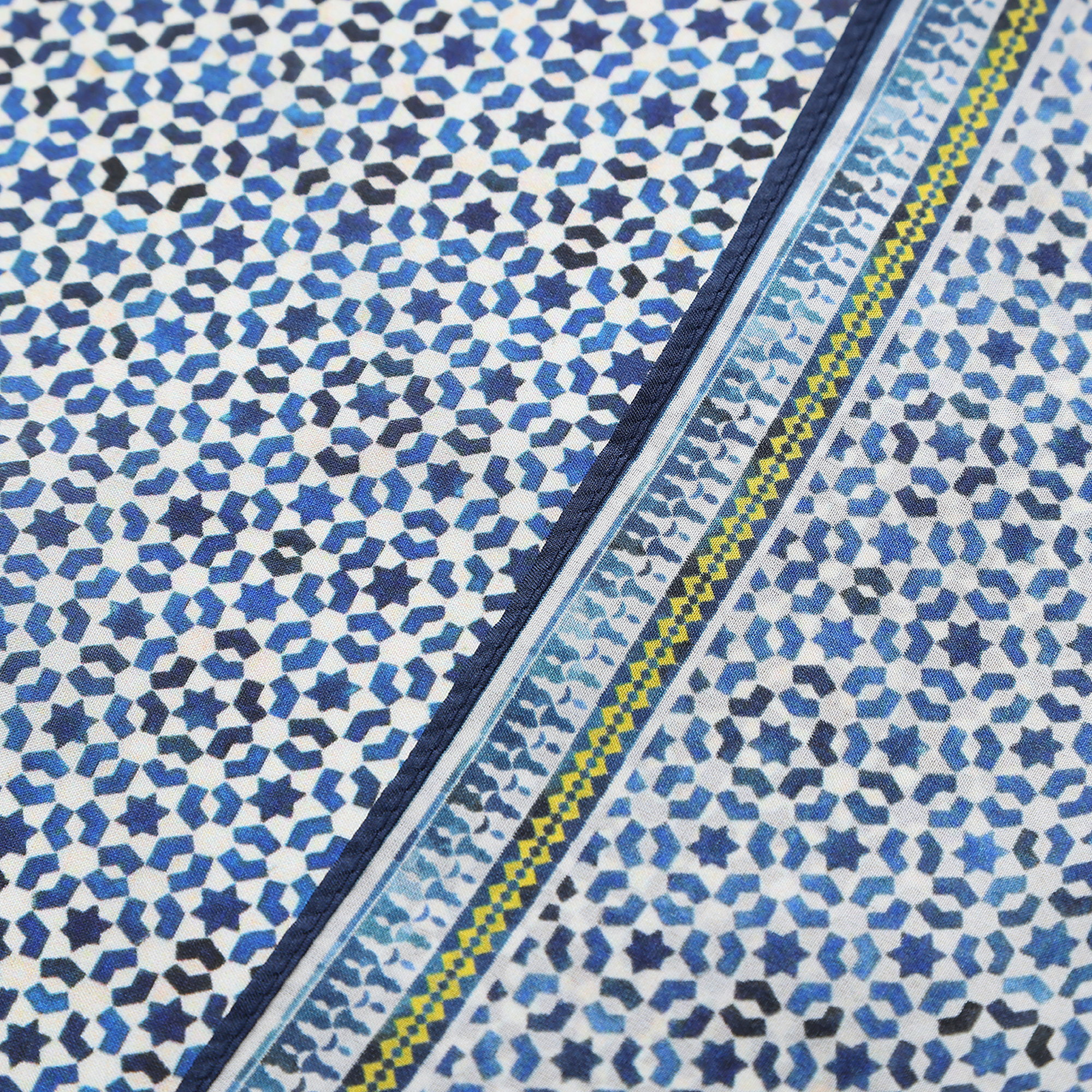 Pañuelo Cuadrado Seda Basma — detalle del tejido 3